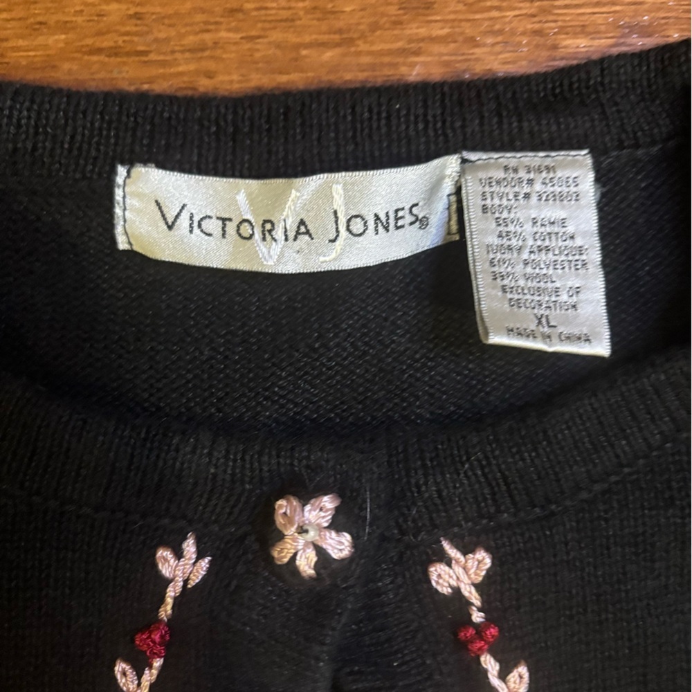 Vintage XL Christmas Sweater Black Beaded Embroidered  Flare Sleeves - Picture 3 of 13